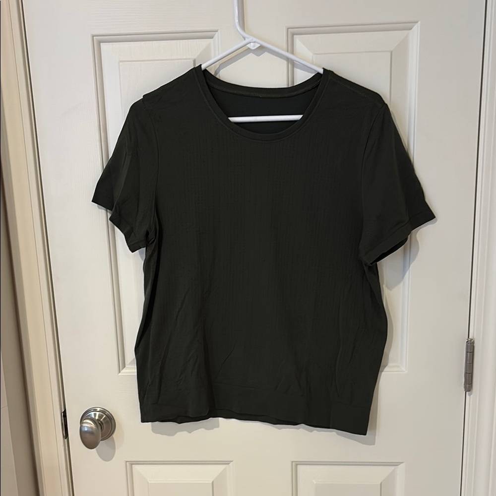 Athleta Olive Boxy dry fit work out Shirt